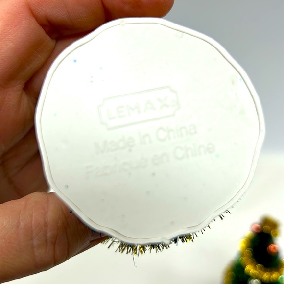 Vintage set of two 6”decorated bottle brush trees by LEMAX - Picture 4 of 8